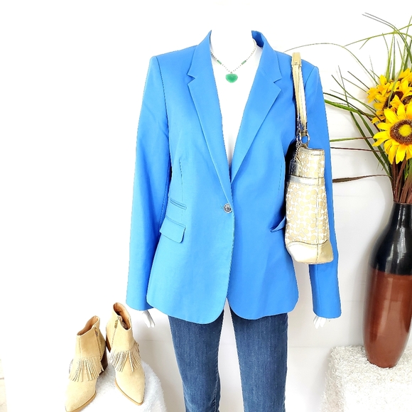 Vince Camuto Jackets & Blazers - Vince Camuto gorgeous lined blue Spring blazer